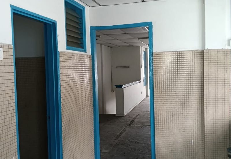 kulai Street Jalan Susur Kulai 3- storey shop lot   -facing main road