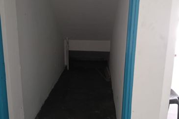 kulai Street Jalan Susur Kulai 3- storey shop lot   -facing main road