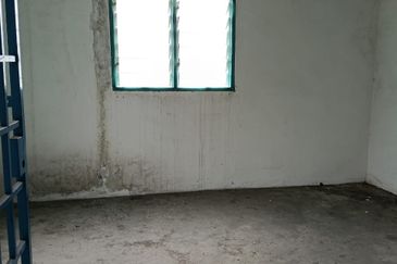 kulai Street Jalan Susur Kulai 3- storey shop lot   -facing main road