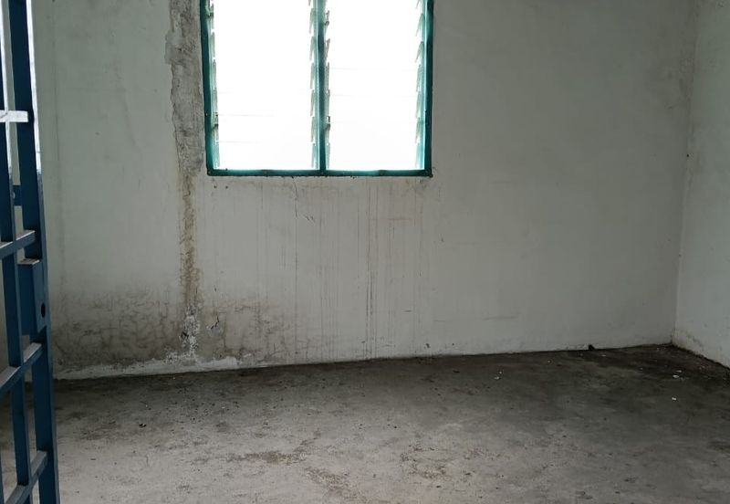 kulai Street Jalan Susur Kulai 3- storey shop lot   -facing main road