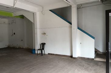 kulai Street Jalan Susur Kulai 3- storey shop lot   -facing main road