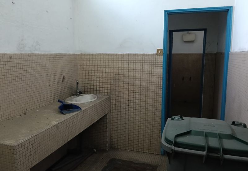 kulai Street Jalan Susur Kulai 3- storey shop lot   -facing main road