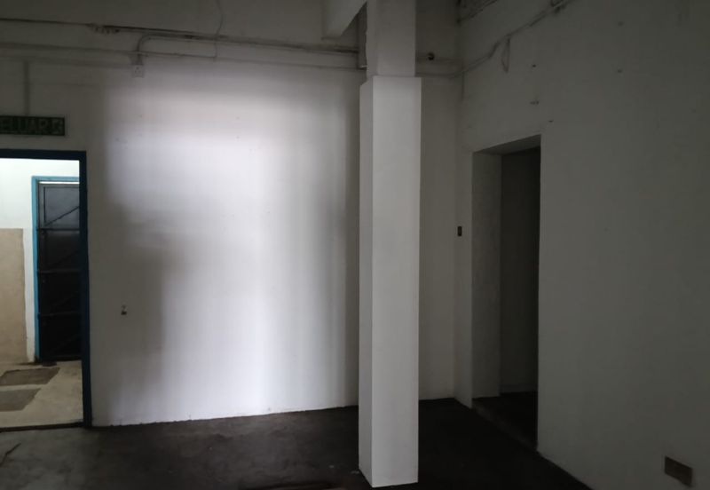 kulai Street Jalan Susur Kulai 3- storey shop lot   -facing main road