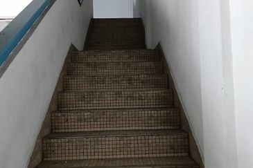 kulai Street Jalan Susur Kulai 3- storey shop lot   -facing main road