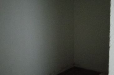 kulai Street Jalan Susur Kulai 3- storey shop lot   -facing main road