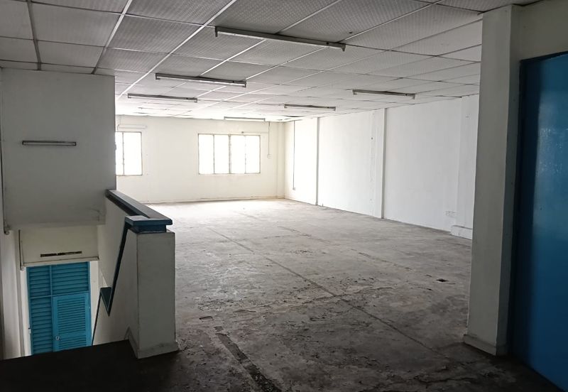 kulai Street Jalan Susur Kulai 3- storey shop lot   -facing main road