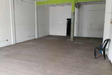 kulai Street Jalan Susur Kulai 3- storey shop lot   -facing main road