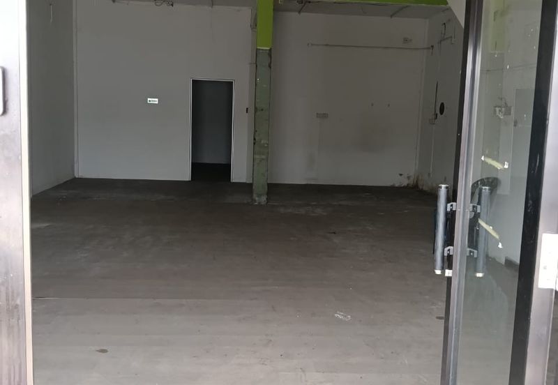 kulai Street Jalan Susur Kulai 3- storey shop lot   -facing main road