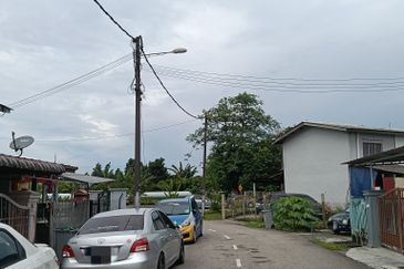 Senai /Taman Sepakat Jaya /Jalan Sepakat🏘️𝐃𝐨𝐮𝐛𝐥𝐞 𝐒𝐭𝐨𝐫𝐞𝐲 𝐋𝐨𝐰 𝐂𝐨𝐬𝐭  𝐂𝐨𝐫𝐧𝐞𝐫 𝐥𝐨𝐭 Total Land 1725sqft /