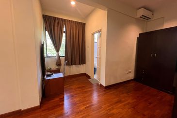 Kulai/ Senai /Jalan anak bukit/  Double Storey Bungalow House /Beside Le Grandeur Palm Resort Johor Behind Golf Court 