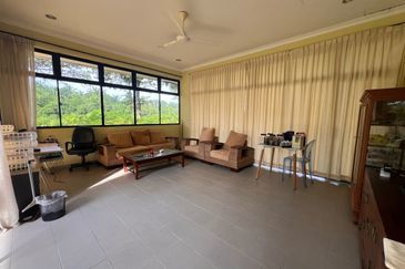 Kulai/ Senai /Jalan anak bukit/  Double Storey Bungalow House /Beside Le Grandeur Palm Resort Johor Behind Golf Court 