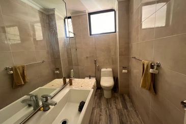 Kulai/ Senai /Jalan anak bukit/  Double Storey Bungalow House /Beside Le Grandeur Palm Resort Johor Behind Golf Court 