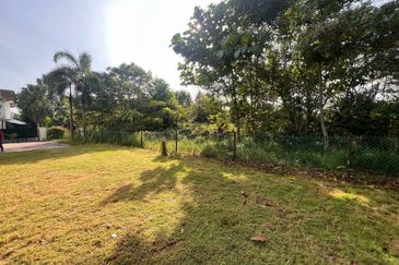 Kulai/ Senai /Jalan anak bukit/  Double Storey Bungalow House /Beside Le Grandeur Palm Resort Johor Behind Golf Court 