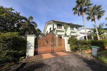 Kulai/ Senai /Jalan anak bukit/  Double Storey Bungalow House /Beside Le Grandeur Palm Resort Johor Behind Golf Court 