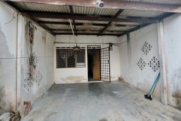 Skudai -Taman Anggerik - Jalan Anggerik -Double Storey Terrance House low cost 