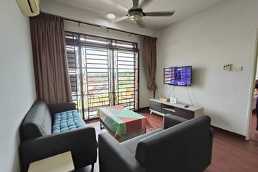 Kulai/ Bandar Putra/ D'Putra Suites / Service Apartment Corner lot 