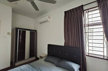 Kulai/ Bandar Putra/ D'Putra Suites / Service Apartment Corner lot 