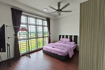 Kulai/ Bandar Putra/ D'Putra Suites / Service Apartment Corner lot 