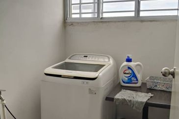 Kulai/ Bandar Putra/ D'Putra Suites / Service Apartment Corner lot 