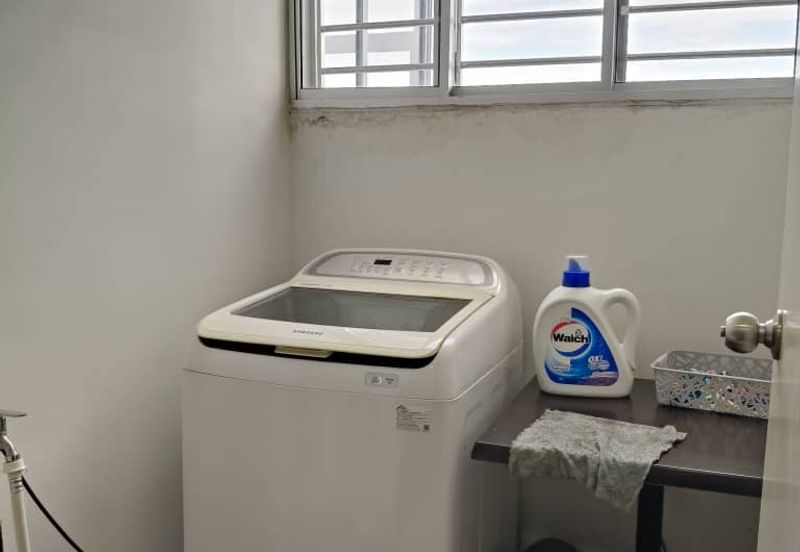 Kulai/ Bandar Putra/ D'Putra Suites / Service Apartment Corner lot 