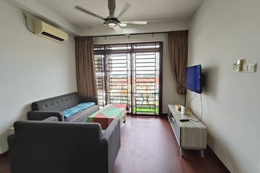 Kulai/ Bandar Putra/ D'Putra Suites / Service Apartment Corner lot 