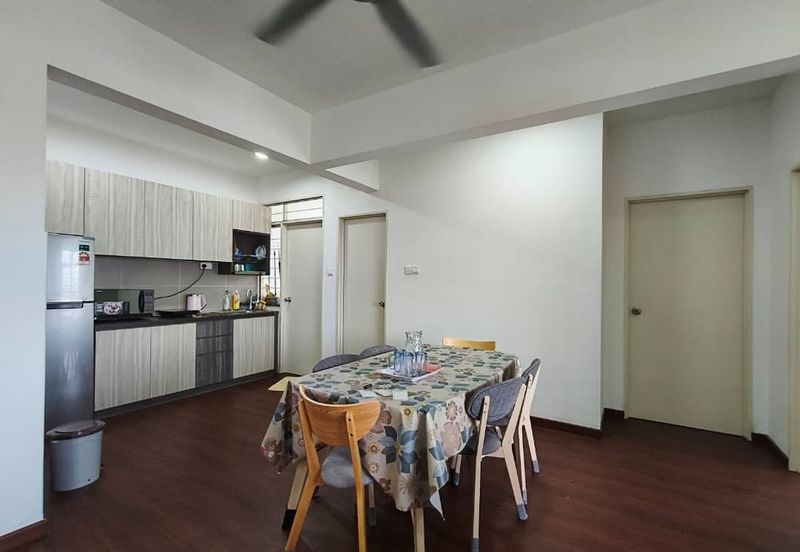 Kulai/ Bandar Putra/ D'Putra Suites / Service Apartment Corner lot 