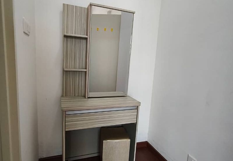 Kulai/ Bandar Putra/ D'Putra Suites / Service Apartment Corner lot 