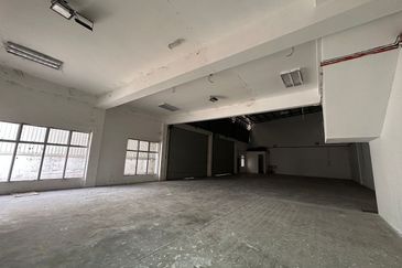 Kulai / Taman Perindustrian Lagenda / Jalan Lagenda / 1.5 Storey Cluster Factory