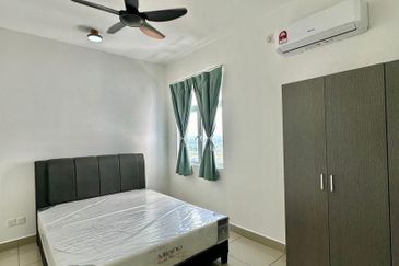 Kulai / Bandar Putra/ D Putra Suites / Serviced Apartment 