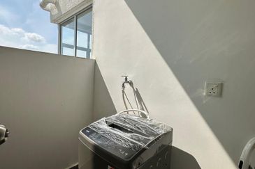 Kulai / Bandar Putra/ D Putra Suites / Serviced Apartment 