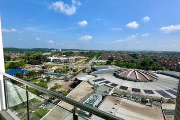 Kulai / Bandar Putra/ D Putra Suites / Serviced Apartment 