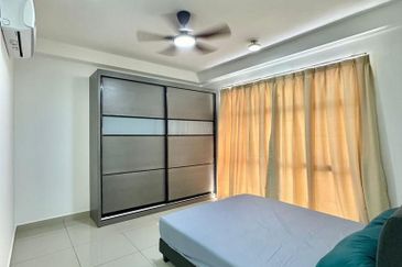 Kulai / Bandar Putra/ D Putra Suites / Serviced Apartment 
