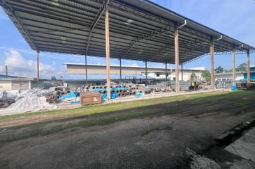 Kulai, / Kelapa Sawit / Open Shed factory /No CCC