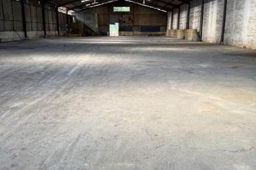 Kulai / Jalan Sengkang / 3 Blok of Warehouse / Factory / 