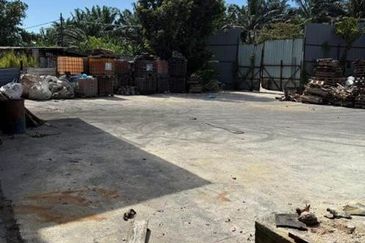 Kulai / Jalan Sengkang / 3 Blok of Warehouse / Factory / 