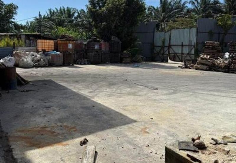 Kulai / Jalan Sengkang / 3 Blok of Warehouse / Factory / 