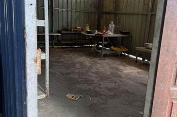 Kulai / Jalan Sengkang / 3 Blok of Warehouse / Factory / 