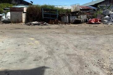 Kulai / Jalan Sengkang / 3 Blok of Warehouse / Factory / 