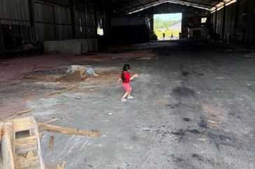 Kulai / Jalan Sengkang / 3 Blok of Warehouse / Factory / 