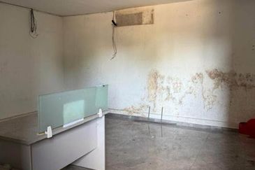 Kulai / Jalan Sengkang / 3 Blok of Warehouse / Factory / 