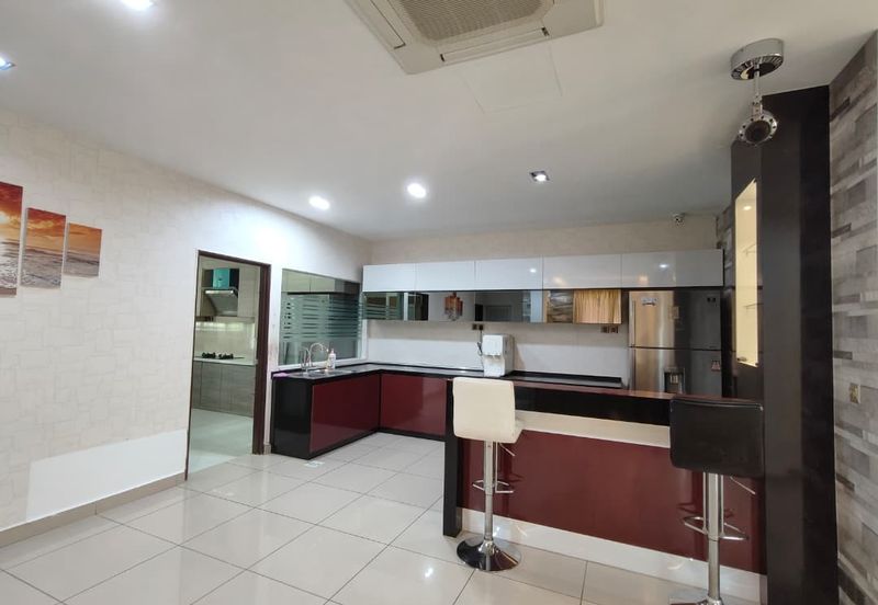  Kulai Bandar Putra / Jalan indah / Gate C Double Storey Semi D 