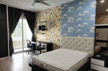  Kulai Bandar Putra / Jalan indah / Gate C Double Storey Semi D 