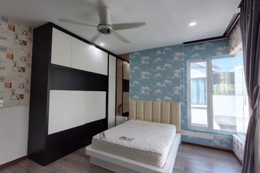  Kulai Bandar Putra / Jalan indah / Gate C Double Storey Semi D 