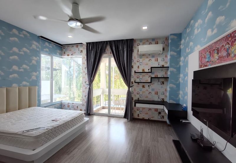  Kulai Bandar Putra / Jalan indah / Gate C Double Storey Semi D 