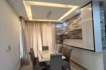  Kulai Bandar Putra / Jalan indah / Gate C Double Storey Semi D 