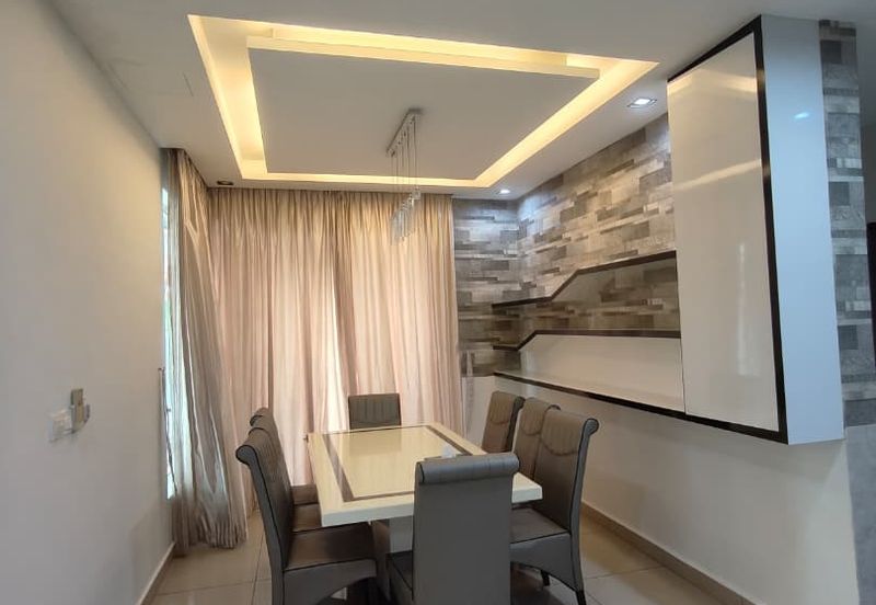  Kulai Bandar Putra / Jalan indah / Gate C Double Storey Semi D 