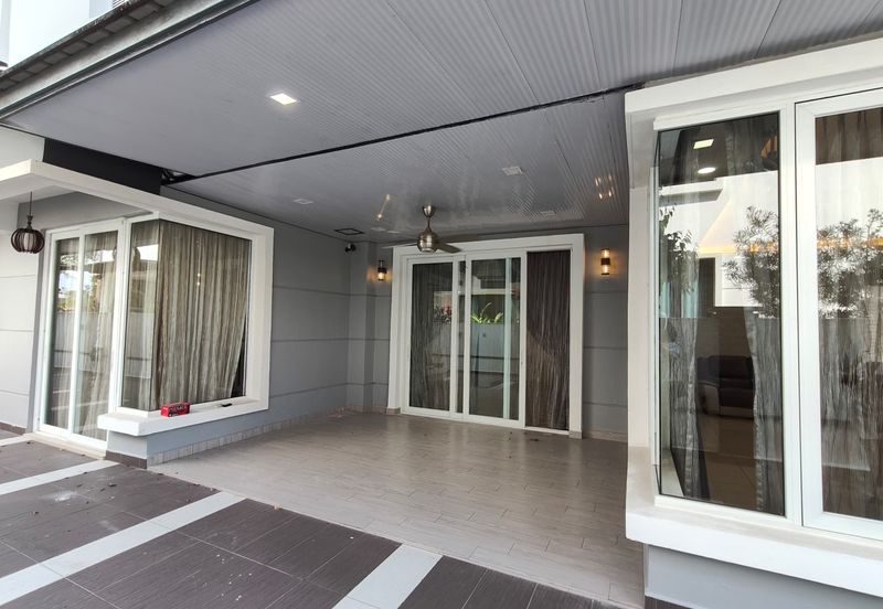  Kulai Bandar Putra / Jalan indah / Gate C Double Storey Semi D 