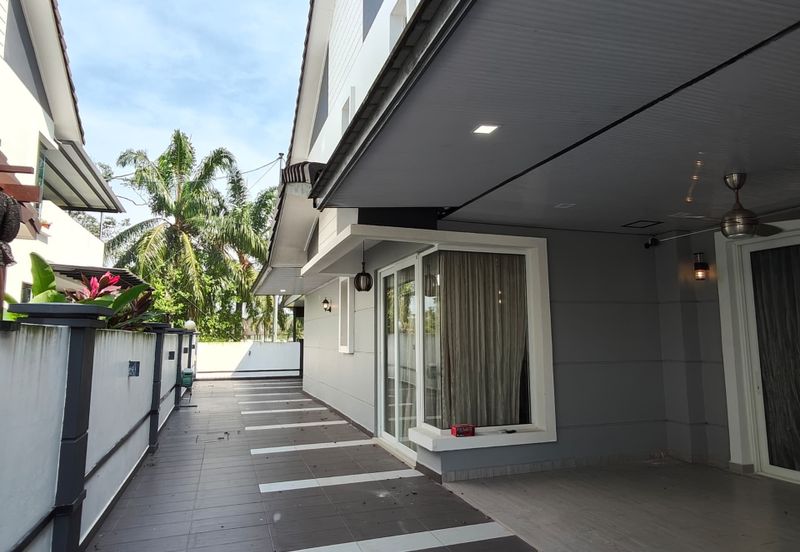  Kulai Bandar Putra / Jalan indah / Gate C Double Storey Semi D 