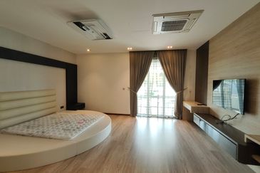  Kulai Bandar Putra / Jalan indah / Gate C Double Storey Semi D 