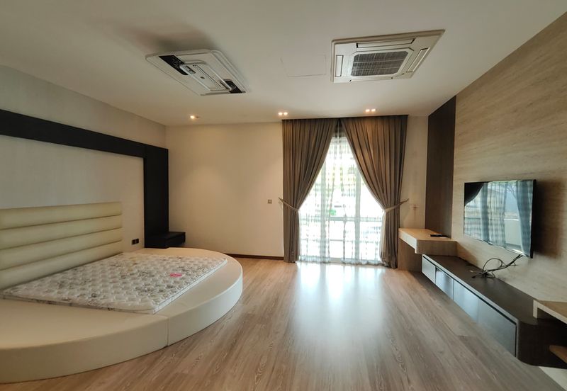  Kulai Bandar Putra / Jalan indah / Gate C Double Storey Semi D 